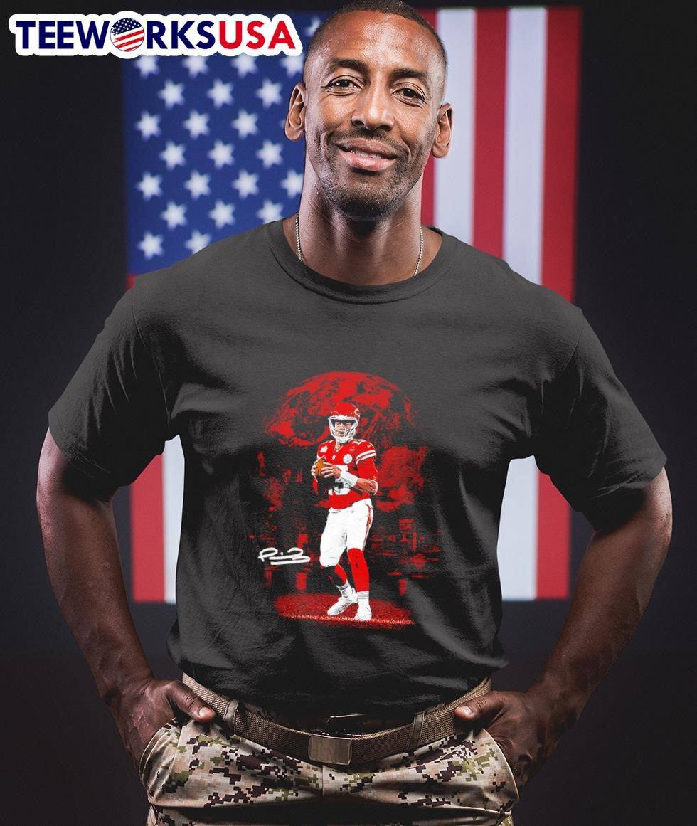 Kansas City Chiefs Patrick Mahomes standing signature - Adult & Kids T-Shirts, Sweatshirts & Hoodies apparel design preview 1