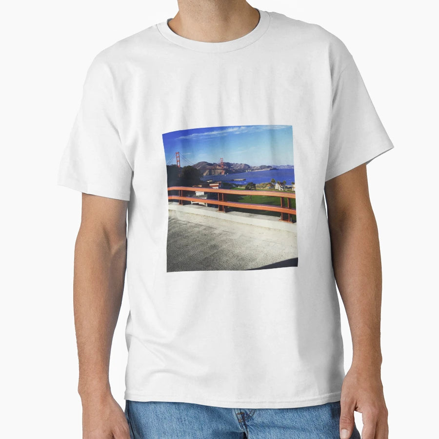 Golden Gate Bridge T-Shirt - Unique Graphic Unisex - T-Shirt, Sweatshirt, Hoodie